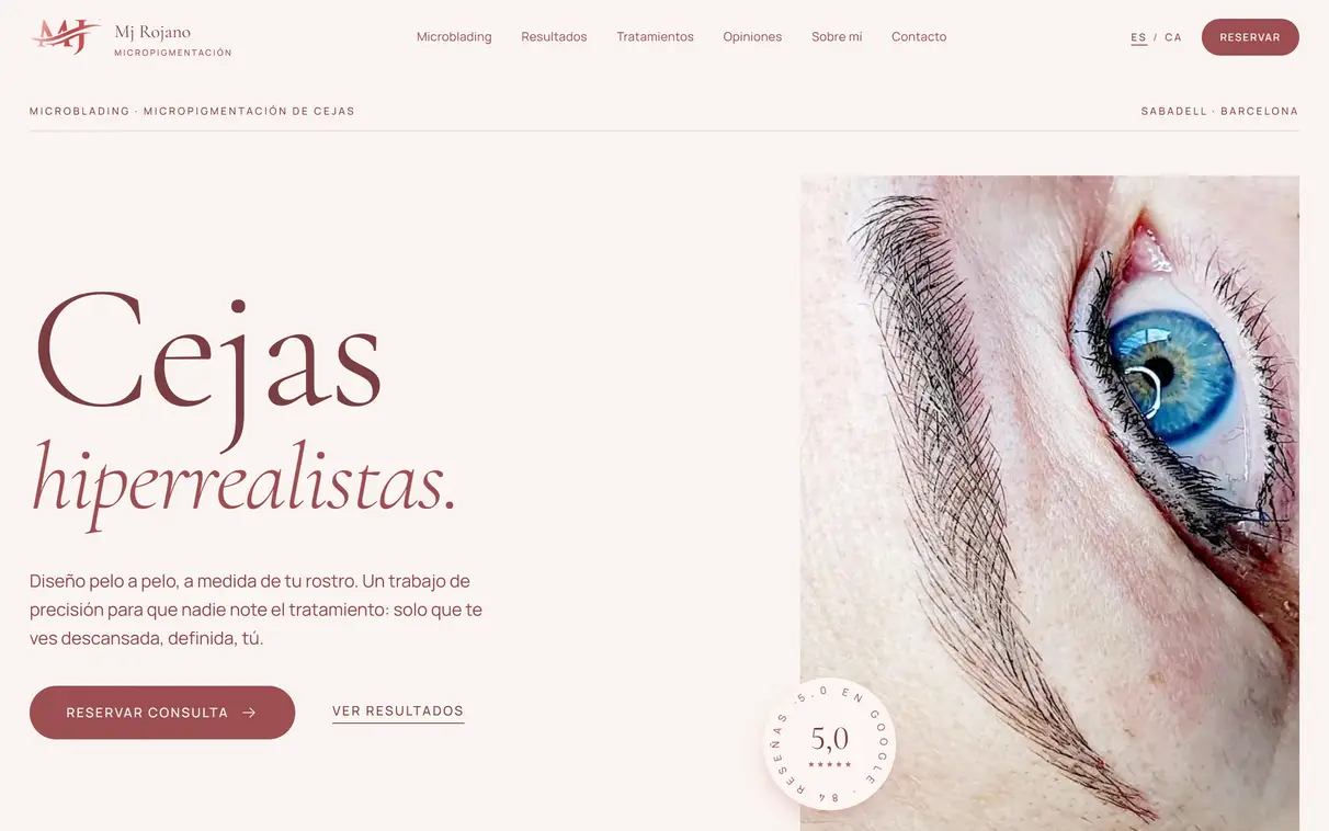 Portada de la web de Mj Rojano Micropigmentación: «Cejas hiperrealistas» y botón de reserva